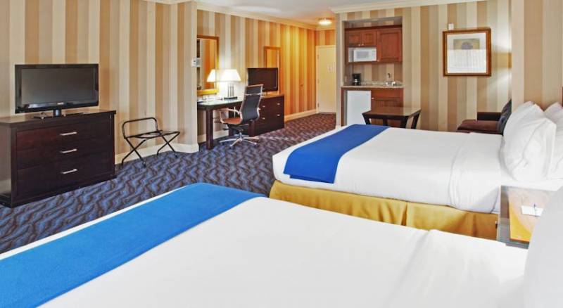 Holiday Inn Express Hotel & Suites Santa Cruz