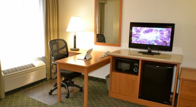 La Quinta Inn & Suites Portland Airport