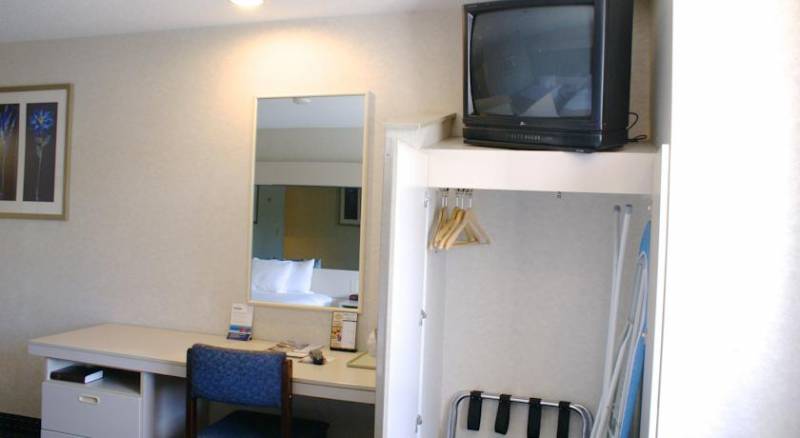 Microtel Inn & Suites by Wyndham Philadelphia Airport