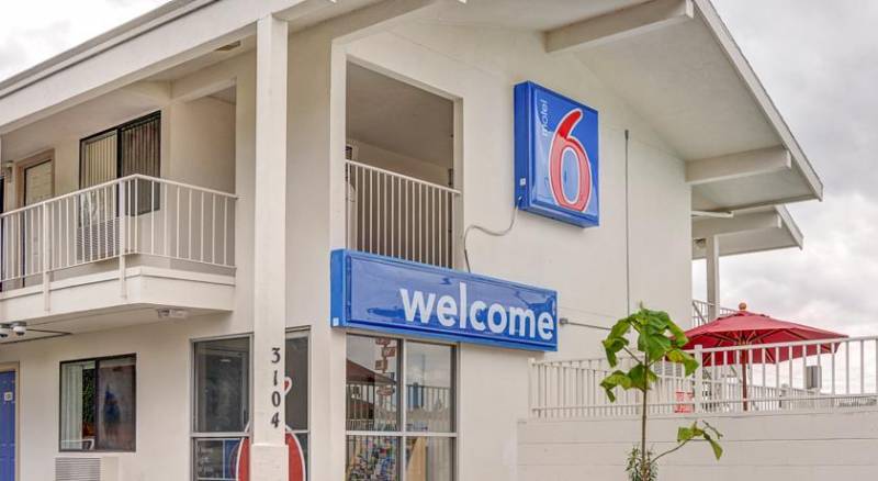 Motel 6 Portland Central