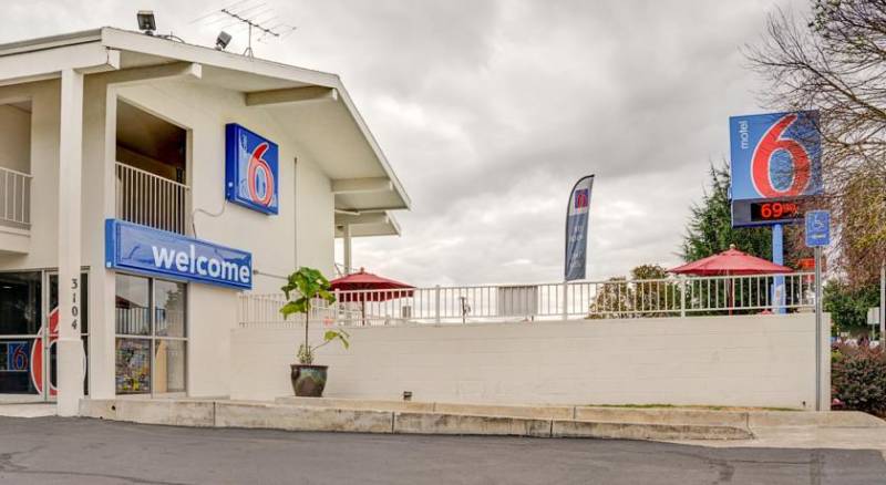 Motel 6 Portland Central