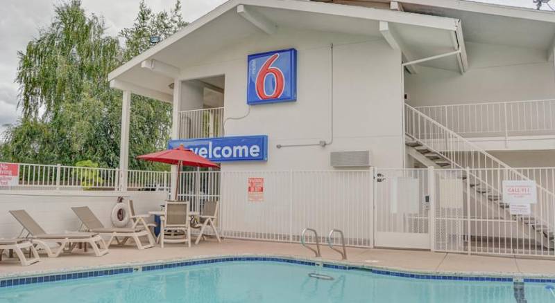 Motel 6 Portland Central