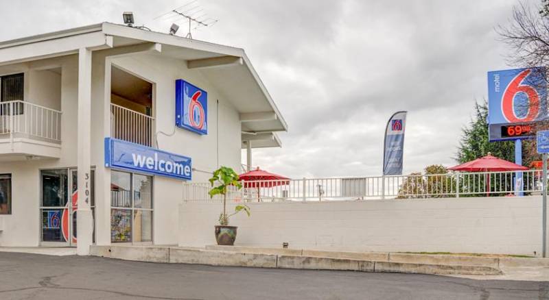 Motel 6 Portland Central