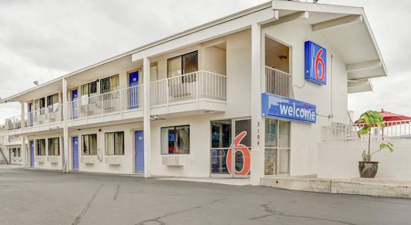 Motel 6 Portland Central