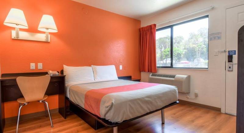 Motel 6 San Diego - Hotel Circle