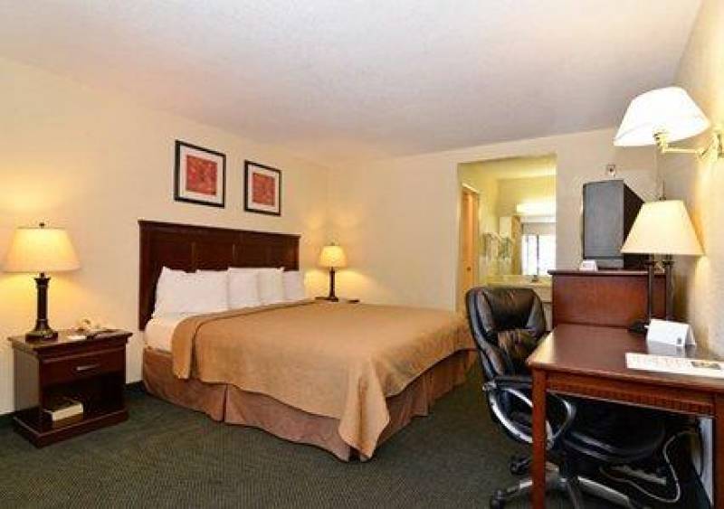 Quality Inn I-5 Naval Base