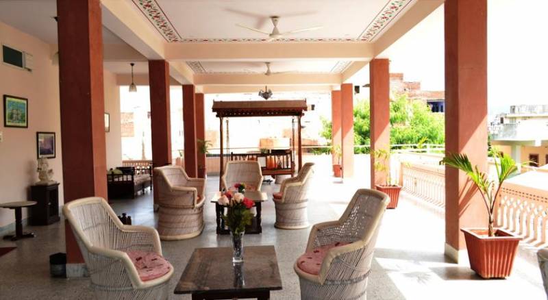 Suryaa Villa - A City Centre Hotel