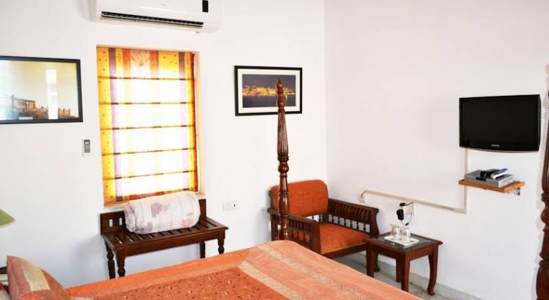 Suryaa Villa - A City Centre Hotel