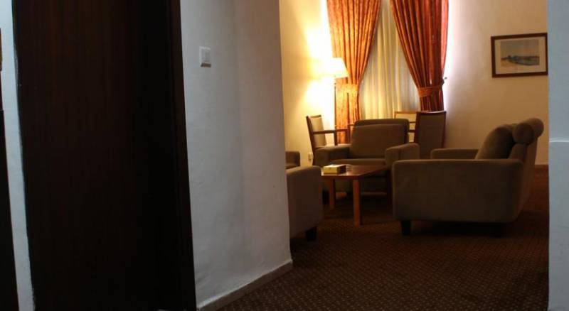 Al Fanar Palace Hotel and Suites