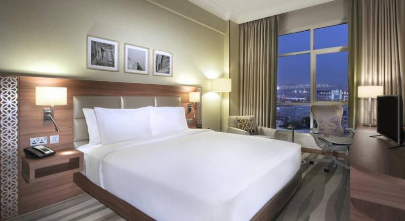 Hilton Garden Inn Dubai Al Muraqabat