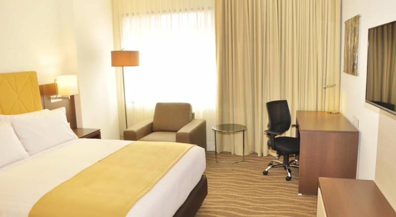 Holiday Inn Express & Suites Bogota Zona Financiera