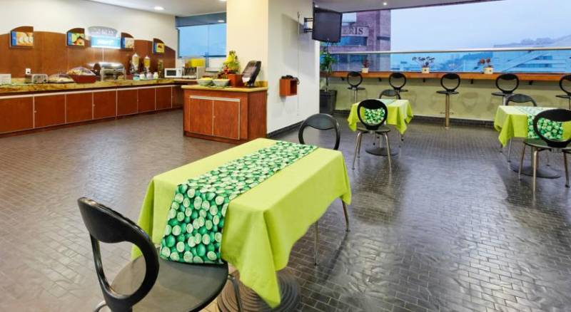 Hotel Holiday Inn Express & Suites Medellin