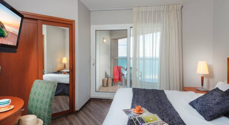 Leonardo Suite By the Beach