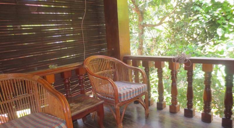 Neak Pean Hotel - Wooden House