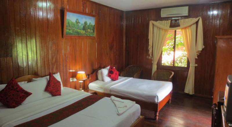 Neak Pean Hotel - Wooden House