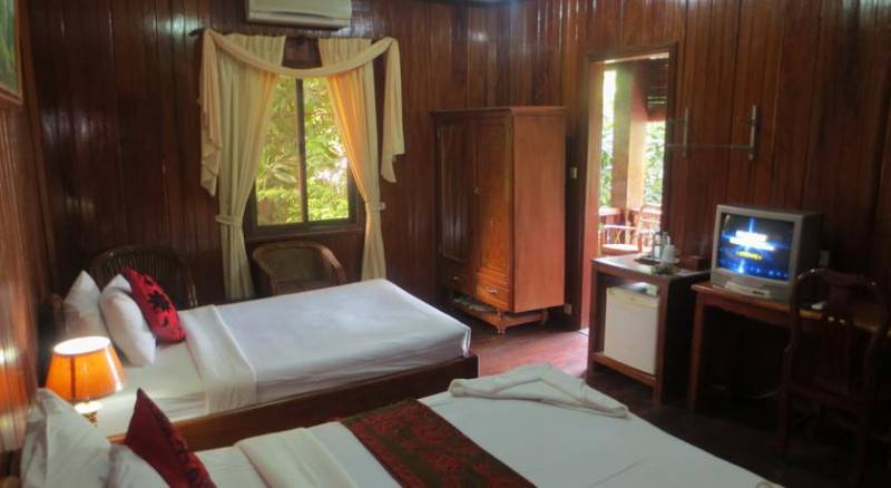 Neak Pean Hotel - Wooden House