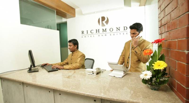 Richmond Hotel & Suites