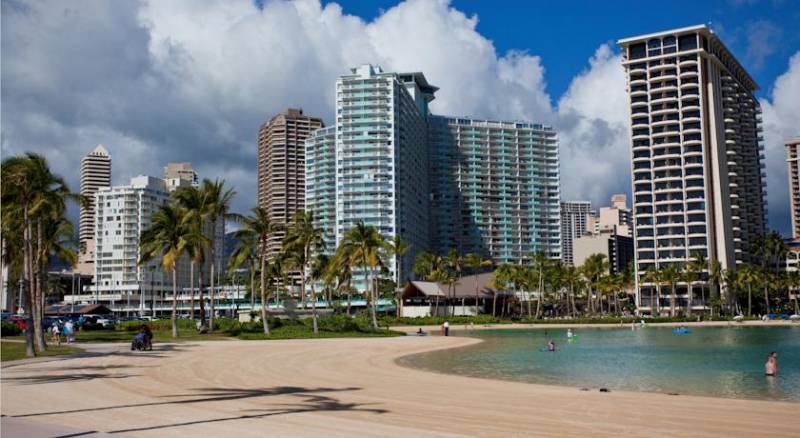 Waikiki Marina Resort at the Ilikai