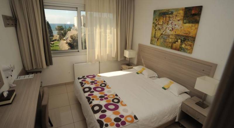 Frixos Suites Hotel Apartments