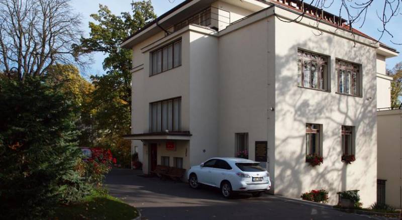 Hotel Jana / Pension Domov Mládeže