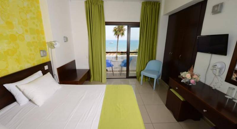 Les Palmiers Beach Hotel