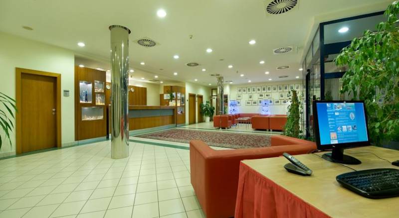 Ramada Airport Hotel Prague