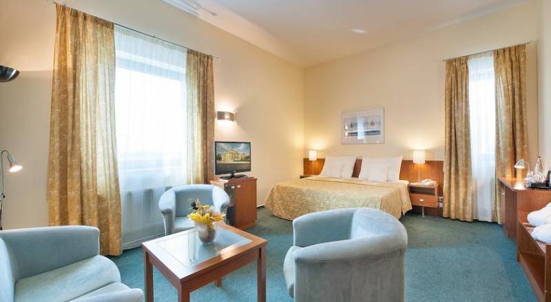 Ramada Airport Hotel Prague