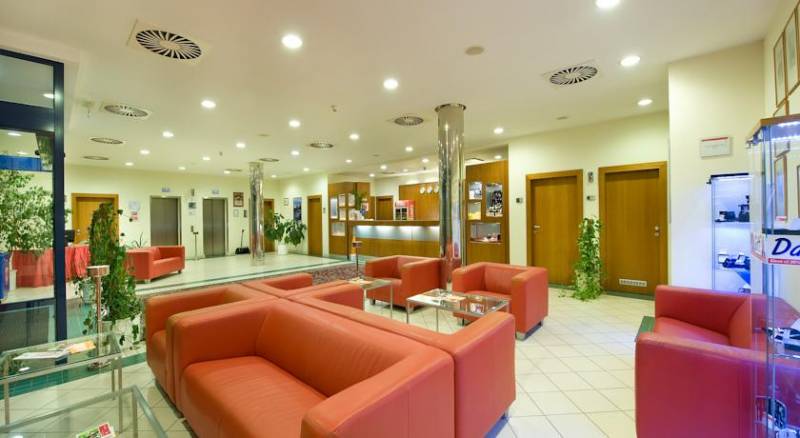 Ramada Airport Hotel Prague