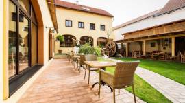 Hotel Selsky Dvur - Bohemian Village Courtyard