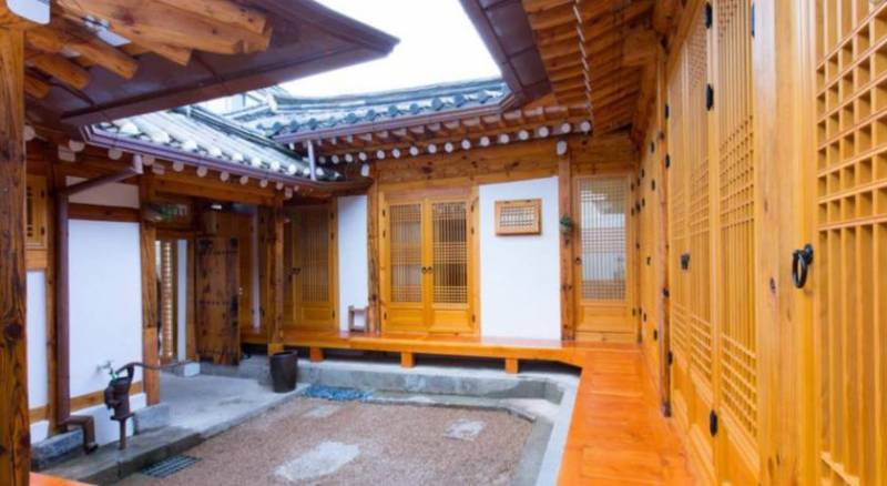 Dalzip Bukchon Hanok Guesthouse