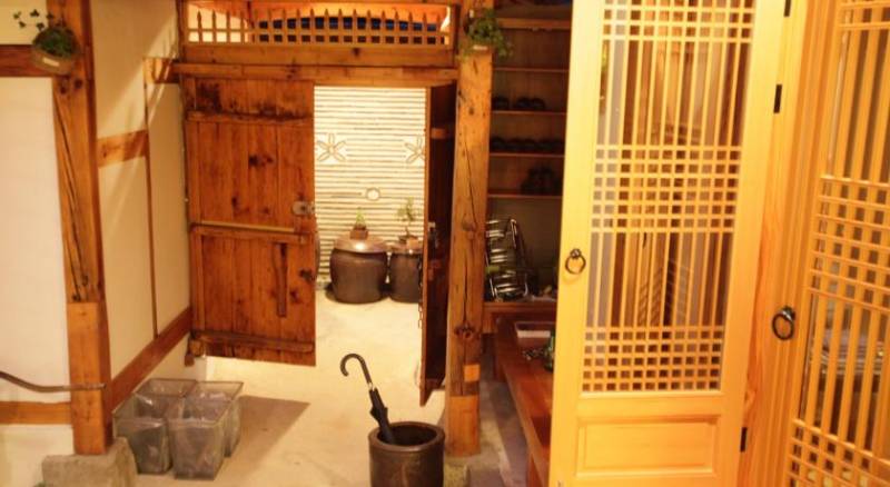 Dalzip Bukchon Hanok Guesthouse