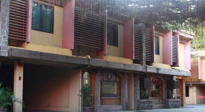 Pinoy Pamilya Hotel