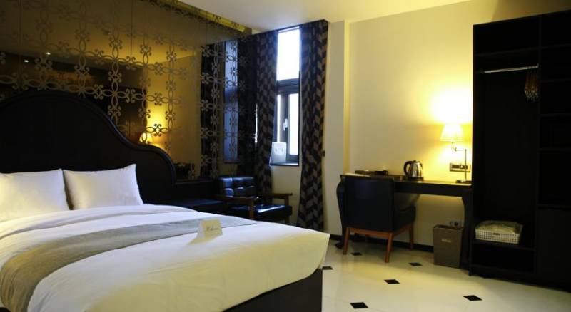 Vella Suite Hotel Myeongdong