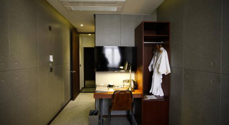 Vella Suite Hotel Myeongdong