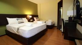 Lorenzzo Suites Hotel