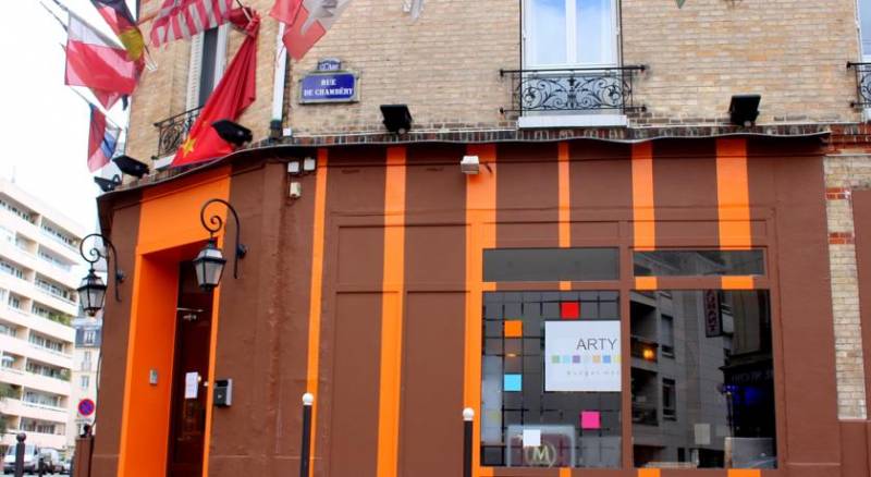 Arty Paris Hostel & Budget Hotel