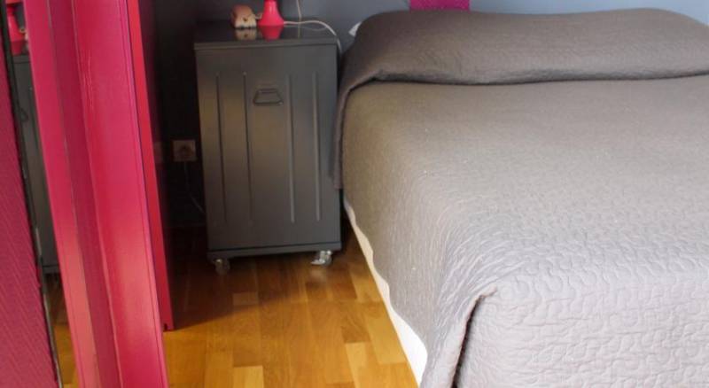 Arty Paris Hostel & Budget Hotel