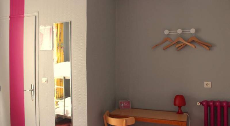 Arty Paris Hostel & Budget Hotel