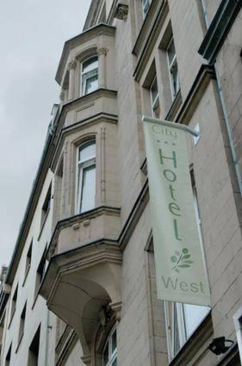 City Hotel West