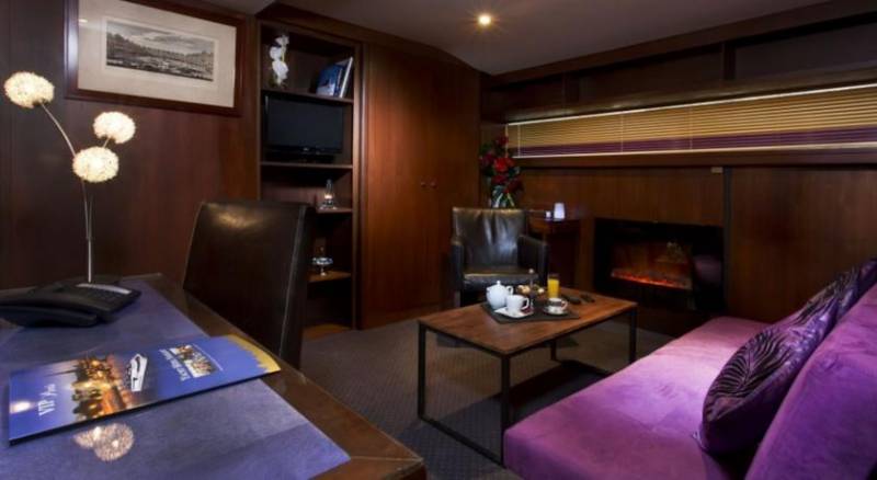 VIP Paris Yacht Hotel