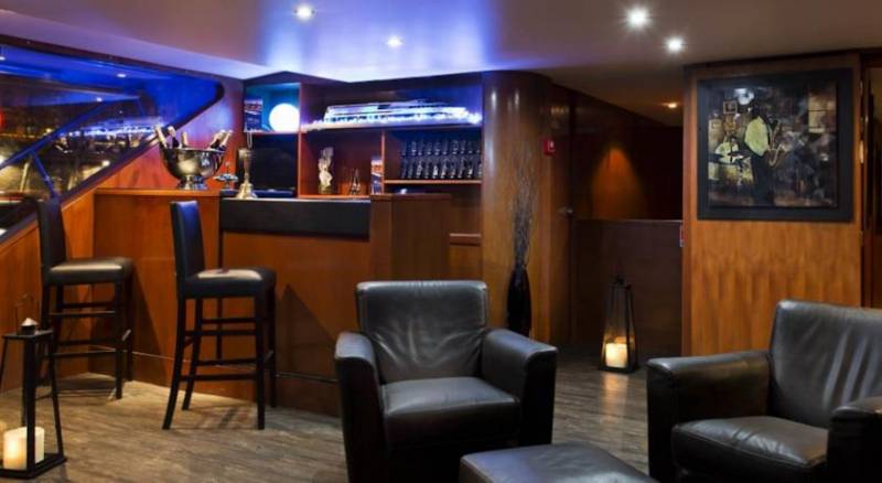 VIP Paris Yacht Hotel