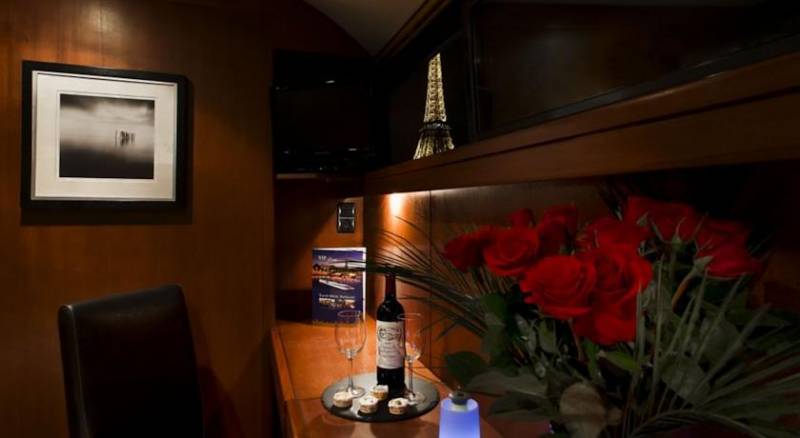 VIP Paris Yacht Hotel