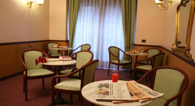 Albert Hotel
