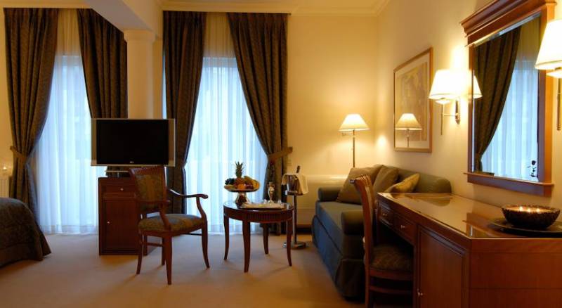 Athens Atrium Hotel & Jacuzzi Suites