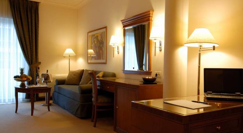 Athens Atrium Hotel & Jacuzzi Suites