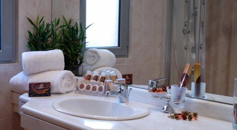 Athens Atrium Hotel & Jacuzzi Suites