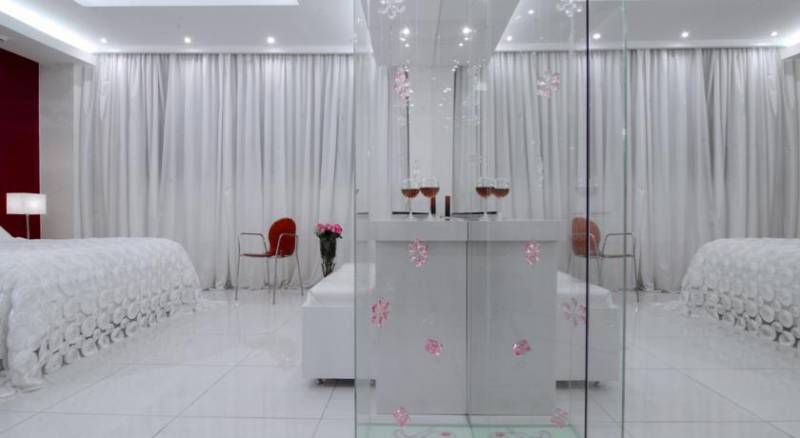 Athens Status Suites