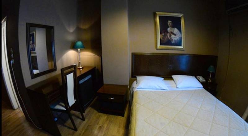 Nicola Hotel