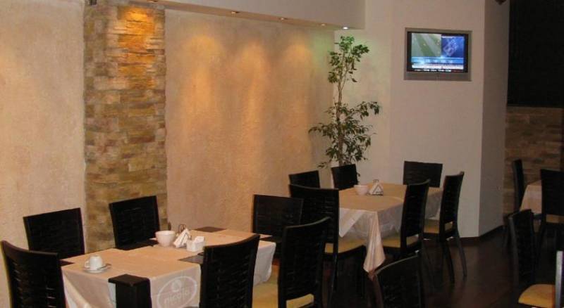 Nicola Hotel
