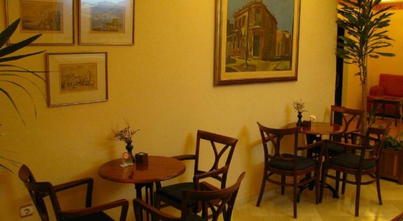 Nicola Hotel